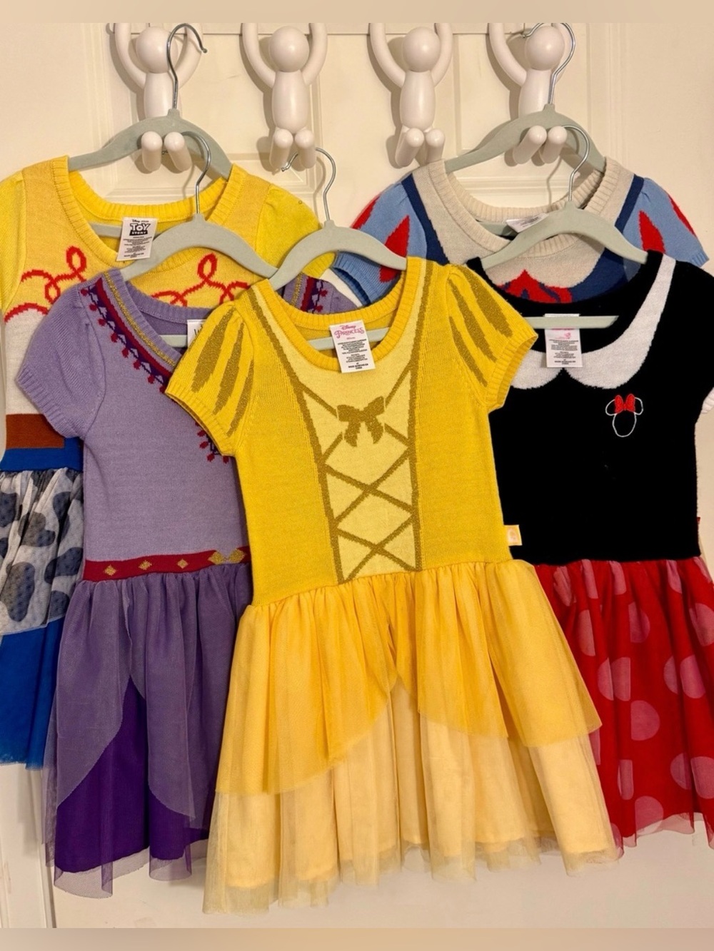 Adorable Disney dress bundle (5) size 4T